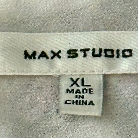 EUC! MAX STUDIO FLOWERED SLEEVELESS BLOUSE - Picture 9 of 11